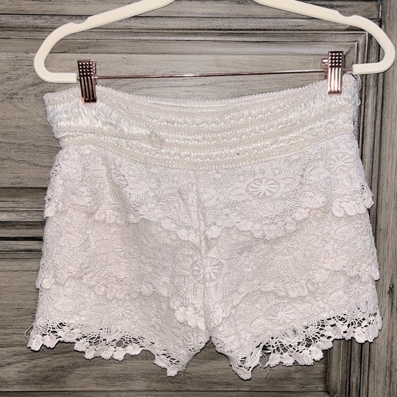 Boho Lace Shorts - Picture 2 of 3